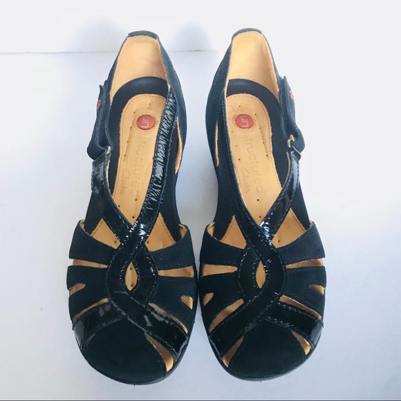 clarks closed toe shoes